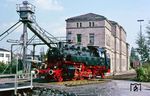 Nach Abschluss der Fahrzeugparade kehrten die Dampfloks zum Restaurieren ins Bw Nürnberg 1 zurück. 86 457 machte den Anfang. (22.09.1985) <i>Foto: Wolfgang Bügel</i>