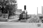 Diesellok D 4 (MaK, Baujahr 1959) mit einem Personenzug in Nordhorn. (11.06.1966) <i>Foto: Gerd Wolff</i>