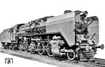 Die Reihe 56 der TCDD entstand ebenfalls im Rahmen des Vereinheitlichungsprogramms ab 1937. 1937 wurde die erste Lokomotive mit der Nummer 56.021 ausgeliefert. Bis 1938 wurden von Henschel und Krupp 24 Lokomotiven der ersten Serie mit den TCDD-Betriebsnummern 56.021 bis 56.044 geliefert. Der ersten Beschaffung folgte bald eine weitere Bestellung von 78 Lokomotiven. Dazu gehörte auch die hier bei Esslingen entstandene 56.114. Weitere Loks dieser Bauart bestellte die TCDD im Rahmen eines Handelsabkommens mit dem Vereinigten Königreich im April 1939 bei britischen Lokomotivfabriken. Bedingt durch den Ausbruch des Zweiten Weltkriegs lieferten Beyer-Peacock und Vulcan Foundry erst 1948 37 der ursprünglich bestellten 48 Lokomotiven aus. Sie erhielten die Nummern 56.080–116. Einziger nennenswerter Unterschied zu den deutschen Lieferungen war der von Vulcan Foundry teilweise in Schweißtechnik ausgeführte Schlepptender. Weitere Loks folgen noch von den tschechoslowakischen Herstellern Skoda und CKD. Bis zur Ablieferung größerer Serien von Dieselloks bespannten die Dampfloks fast aller Zuggattungen, auch im Schnellzugverkehr bewährten sie sich auf dem gebirgigen Streckennetz der TCDD. Die letzten Exemplare gingen erst 1988 aus dem Plandienst.  (1940) <i>Foto: Werkfoto</i>