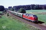 V 200 007 mit Sonderzug D 18623 bei Lockenricht auf dem Weg nach Weiden. (28.09.1985) <i>Foto: Wolfgang Bügel</i>