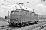 Und dann haben wir sie doch noch gefunden - die modernste Lok des Jahres 1970 in Heilbronn: 110 192 wurde am 30.08.1958 beim Bw Stuttgart-Rosenstein in Dienst gestellt, hatte also nicht einmal 12 Jahre auf dem Buckel. (24.06.1970) <i>Foto: Helmut Röth</i>