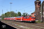 111 096 vor RE 10415 nach Dortmund in Wuppertal-Unterbarmen. (15.05.2019) <i>Foto: Wolfgang Bügel</i>