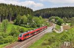 442 270 als RE 4907 von Saalfeld nach Nürnberg zwischen Steinbach am Wald und Pressig bei Bastelsmühle. (24.05.2019) <i>Foto: Joachim Bügel</i>