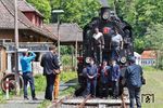 Lokaltermin in Behringersmühle mit den Beteiligten der Dampfbahn Fränkische Schweiz, die an einem normalen Werktag den schönen Sonderzug ermöglichten. (23.05.2019) <i>Foto: Joachim Bügel</i>