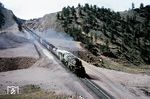 Scheinbar mühelos befördert UP No. 4011 ("Big Boy") einen 123 Wagenzug mit einer Geschwindigkeit von 20 mph (ca. 32 km/h) bei Perkins in Wyoming. (31.08.1958) <i>Foto: R.H.Kindig</i>