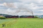 Gastlok 41 1144 der IGE Werrabahn aus Eisenach mit 41 1150 des BEM mit dem Henkelzug auf dem Weg von Wassertrüdingen nach Nördlingen. (29.05.2019) <i>Foto: Joachim Schmidt</i>