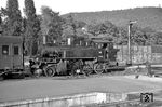 Die mittlerweile schon 51 Jahre alte 91 1055 beim Rangieren im Bahnhof Marburg/Lahn. Nachdem sie am 19.10.1960 nach Treysa abgegeben wurde, blieb sie dort nur noch ein halbes Jahr bis zum 26.04.1961 im aktiven Bestand. (20.06.1959) <i>Foto: Helmut Röth</i>