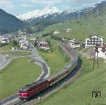 ÖBB 1044.13 mit einem Schnellzug auf der Arlbergstrecke bei St Anton. (1981) <i>Foto: Karsten Risch</i>