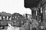 Szene bei der Kreis Altenaer Eisenbahn in Werdohl. (1953) <i>Foto: Gerd Wolff</i>