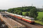 E 10 1309 legt sich mit DPE 25 (Seebad Binz - Trier) bei Leverkusen-Rheindorf in die Kurve. (23.06.2019) <i>Foto: Joachim Bügel</i>