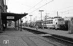 103 166 macht mit einem Schnellzug nach Stuttgart Station in Lauda. (06.1976) <i>Foto: Burkhard Wollny</i>