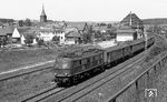 118 032 mit einem Nahverkehrszug nach Osterburken in Hirschlanden. (06.1976) <i>Foto: Burkhard Wollny</i>