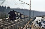 44 739 (Bw Dillenburg) mit einem Güterzug kurz vor dem Rahrbacher Tunnel nahe Welschen Ennest.  (13.03.1965) <i>Foto: Kurt Reimelt</i>