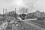 01 1514 (Bw Berlin Ostbf) beschleunigt den 600t schweren D 671 (Berlin - Dresden) am Schrankenposten 8 aus Großenhain (vgl. auch Bild-Nr. 40036).  (12.04.1977) <i>Foto: Joachim Schmidt</i>