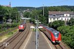 In Wuppertal-Sonnborn überholt 111 150 mit RE 10427 nach Dortmund die dort ausfahrende S 8 nach Wuppertal-Oberbarmen. (27.06.2019) <i>Foto: Wolfgang Bügel</i>