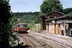 798 630 verlässt den Bahnhof Grünebach auf dem Weg nach Betzdorf. (10.07.1984) <i>Foto: Peter Schiffer</i>