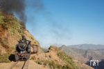 440 008 auf einer der spektakulärsten Bahnstrecken der Welt überhaupt, kurz vor Asmara. (13.01.2019) <i>Foto: Joachim Schmidt</i>