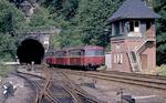 798 630 wird am Abzw. Grünebach gleich im 131 m langen Alsdorfer Tunnel in Richtung Betzdorf entschwinden. Grünebach war Abzweigstelle der Strecke nach Haiger und Daaden.  (10.07.1984) <i>Foto: Peter Schiffer</i>
