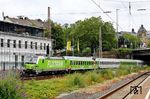 Wegen einer baustellenbedingten Streckensperrung zwischen Essen und Duisburg wird der Flixtrain aktuell über Wuppertal umgeleitet. Der erste Zug FLX 27802 mit 193 990 wurde im mittlerweile zum Biotop verkommenen Bahnhof Wuppertal-Steinbeck abgepasst. (13.07.2019) <i>Foto: Wolfgang Bügel</i>