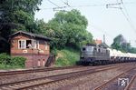 150 173 hatte es vom Schwabenland bis an die Elbe verschlagen und ist hier am Stellwerk "Hn" in Horneburg auf dem Weg nach Stade. (02.06.1982) <i>Foto: Benno Wiesmüller</i>