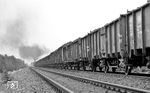 Nicht nur die ölgefeuerten Dampfloks sind aus dem täglichen Bild der Eisenbahn längst verschwunden, auch die klassischen offenen Güterwagen der Regelbauart sind längst Geschichte. (09.1976) <i>Foto: Burkhard Wollny</i>