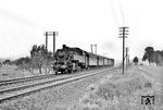 86 384 (Bw Wetzlar) mit P 2528 (Wetzlar ab 13.47 Uhr - Grävenwiesbach an 14.52 Uhr) auf der Lahntalbahn zwischen Wetzlar und Albshausen. (26.06.1959) <i>Foto: Helmut Röth</i>