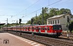 420 982 mit 420 415 als Verstärkungszug S 31879 auf der S 68 nach Wuppertal-Vohwinkel in Haan-Gruiten. (22.07.2019) <i>Foto: Joachim Bügel</i>
