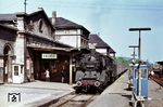 003 276 vor E 1910 nach Ulm im Bahnhof Lauda. (08.1970) <i>Foto: Jörg Schulze</i>