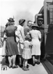 Pressefoto der Deutschen Reichsbahn, um das Mutter- Kindabteil der Reichsbahn zu bewerben. (1934) <i>Foto: RVM (Ittenbach)</i>