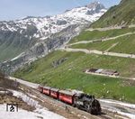 Lok HG 4/4 Nr. 704 mit dem ersten öffentlichen Sonderzug zwischen Gletsch und Muttbach. (25.06.2019) <i>Foto: Joachim Schmidt</i>