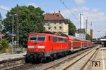 111 122 beim Halt vor RE 10421 nach Aachen in Wuppertal-Barmen. (29.07.2019) <i>Foto: Wolfgang Bügel</i>