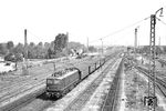 E 41 060 (Bw Karlsruhe) mit P 3520 in Graben-Neudorf. (18.07.1959) <i>Foto: Helmut Röth</i>