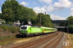 Diesmal ohne die planmäßige Fotowolke rauscht 193 813 mit dem umgeleiteten FLX 27802 nach Köln durch Wuppertal-Sonnborn. (14.08.2019) <i>Foto: Wolfgang Bügel</i>