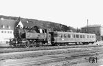 80 032 rangiert im Bahnhof Gemünden den VS 145 170 (MAN, Baujahr 1936). Fast alle bei der DB eingesetzten Loks der Baureihe 80 wurden an private Unternehmen verkauft. Den Anfang machte 1958 80 032, die an die Schlackenverwertung Ilsede ging und dort bis 1966 eingesetzt wurde. (01.11.1955) <i>Foto: Carl Bellingrodt</i>