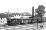 80 038 (Bw Ansbach) rangiert in ihrem Heimatbahnhof. 1960 ging sie an die Klöckner Bergbau AG und verrichtete ihren Dienst als Lok 5 auf der Zeche Königsborn, ihre spätere RAG-Nummer lautete ab 1970 D-723. Ausgemustert wurde sie 1976.  (21.09.1955) <i>Foto: Carl Bellingrodt</i>