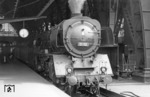 01 112 war eine von 5 Lokomotiven der Baureihe 01, die mit Heinl-Mischvorwärmer und einer Turbospeisepumpe mit einer Minutenleistung von 250 l ausgestattet wurde. Neben einer Leistungsverbesserung sollte ein Wärmerückgewinn durch den Mischvorwärmer von zusätzlich 7,5 % erzielt werden. (1957) <i>Foto: Dr. Joachim Feißel</i>