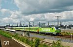193 991 mit FLX 1805 nach Köln auf der neuen Pfeilerbahn am Oberhafen in Hamburg. (21.07.2019) <i>Foto: Benno Wiesmüller</i>