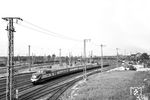 VT 11 5009 verlässt als TEE 77 "Helvetia" (Zürich - Hamburg) den Mannheimer Hbf, mit 966 km damals der längste Zuglauf eines DB-Zuges. (09.08.1959) <i>Foto: Helmut Röth</i>