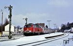 215 032 (Bw Krefeld) mit Sonderzug E 25839 aus Remscheid in Marienheide. (08.02.1986) <i>Foto: Wolfgang Bügel</i>