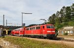 111 087 steht mit RB 19254 nach Stuttgart in Gleis 1 des Bahnhofs Geislingen an der Steige. (10.09.2019) <i>Foto: Joachim Bügel</i>
