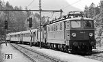 ÖBB 1041.41 und 1045.12 erreichen mit einem Personenzug den Bahnhof Bad Aussee. (08.1977) <i>Foto: Burkhard Wollny</i>