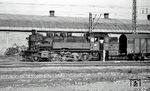 93 839 (Bw Mannheim) wurde 1922 in Dienst gestellt und exakt 40 Jahre später ausgemustert und macht sich hier noch in Heidelberg-Kirchheim nützlich. (20.08.1959) <i>Foto: Helmut Röth</i>