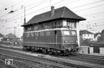 Vom Murgtal wechselte Helmut Röth nach Karlsruhe. Dort traf er die stahlblau (RAL 5011) lackierte Offenburger E 41 022 (Inbetriebnahme am 28.07.1957) an. (23.08.1959) <i>Foto: Helmut Röth</i>