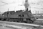 78 081 (Bw Karlsruhe) wurde 1916 von der Stettiner Maschinenbau Actien-Gesellschaft Vulcan an die Königlich Preußische Eisenbahn-Verwaltung geliefert und wurde am 5. Dezember 1916 beim Bw Arnstadt in Dienst gestellt. Anfang 1966 schied sie in Karlsruhe aus dem aktiven Dienst aus. (23.08.1959) <i>Foto: Helmut Röth</i>
