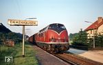 220 053 fährt mit Ng 64456 durch den Haltepunkt Emmenhausen auf der Strecke Göttingen - Bodenfelde. (02.06.1982) <i>Foto: Günter Hauthal</i>