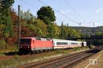 120 157 vor IC 2023 (Hamburg-Altona - Frankfurt/M Hbf) in Wuppertal-Sonnborn; momentan fast eine Planleistung für die Baureihe 120. (18.09.2019) <i>Foto: Wolfgang Bügel</i>