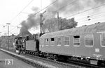 012 063 verlässt mit D 714 den Bahnhof Rheine, der damals der schnellste Dampfzug auf der Strecke Rheine - Emden war. (28.05.1974) <i>Foto: Helmut Röth</i>