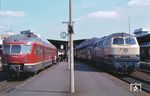 216 130 und Anschlusszug 517 002 im Bahnhof Limburg/Lahn. (20.03.1981) <i>Foto: Prof. Dr. Willi Hager</i>