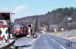 517 008 und 517 002 als N 5673 im Haltepunkt Adolfseck kurz vor Bad Schwalbach an der Bundesstraße 54. (20.03.1981) <i>Foto: Prof. Dr. Willi Hager</i>