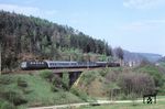 141 123 (Bw Würzburg) mit einem Personenzug nach Aschaffenburg bei Neuhütten im Spessart. (18.04.1981) <i>Foto: Bernd Backhaus</i>